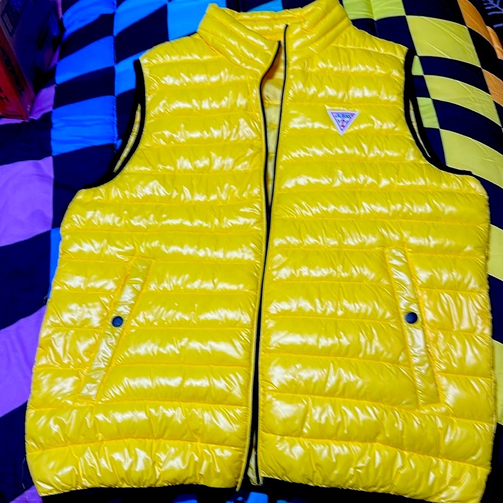 Guess yellow puffer vest. Unisex.